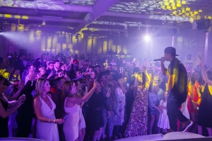 Ja Rule entertains the crowd at the 2016 CANVAS Art Gala | Photo © LILA PHOTO